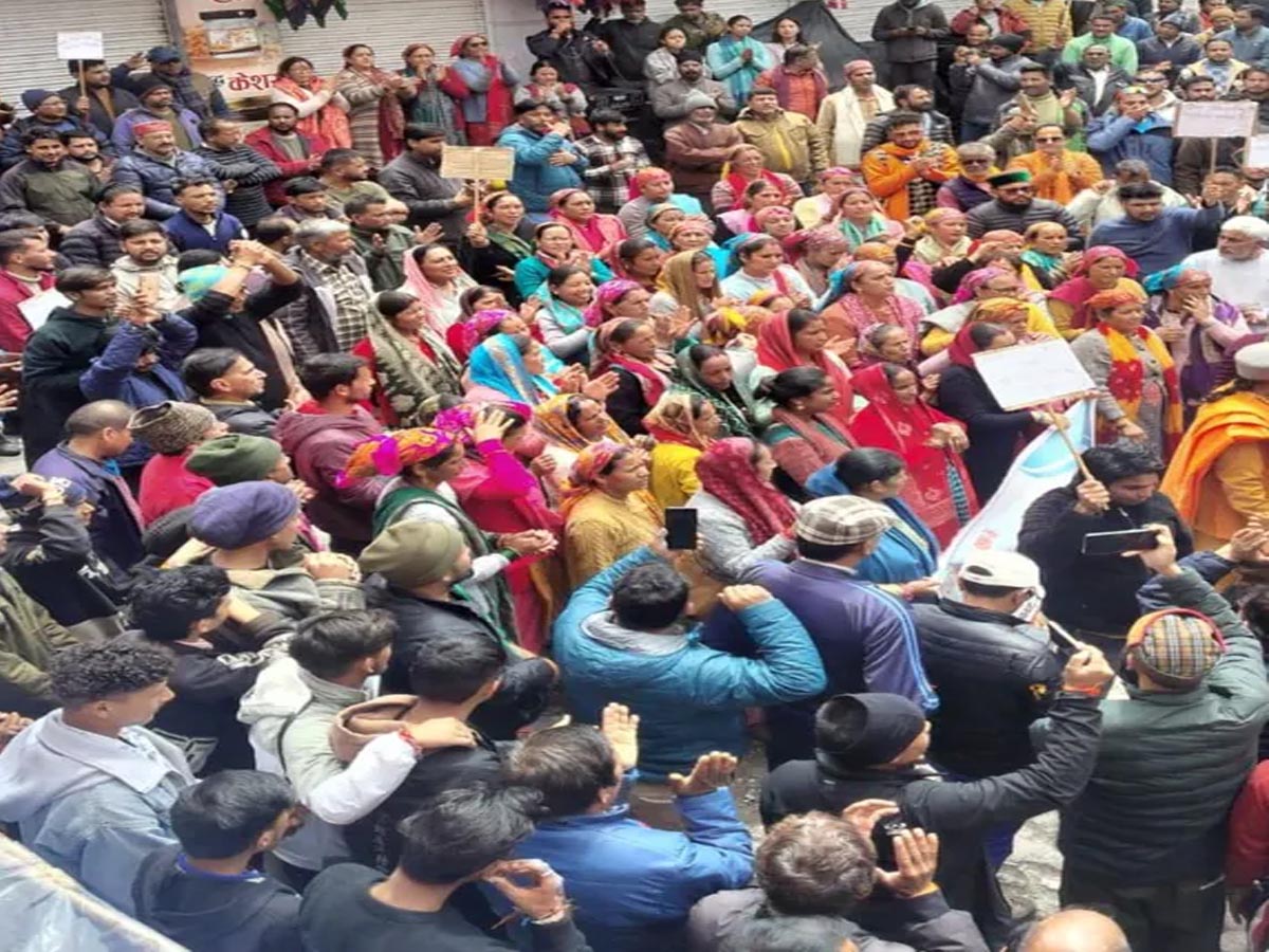 बदरीनाथ में मास्टर प्लान के विरोध में सड़क पर उतरे लोग